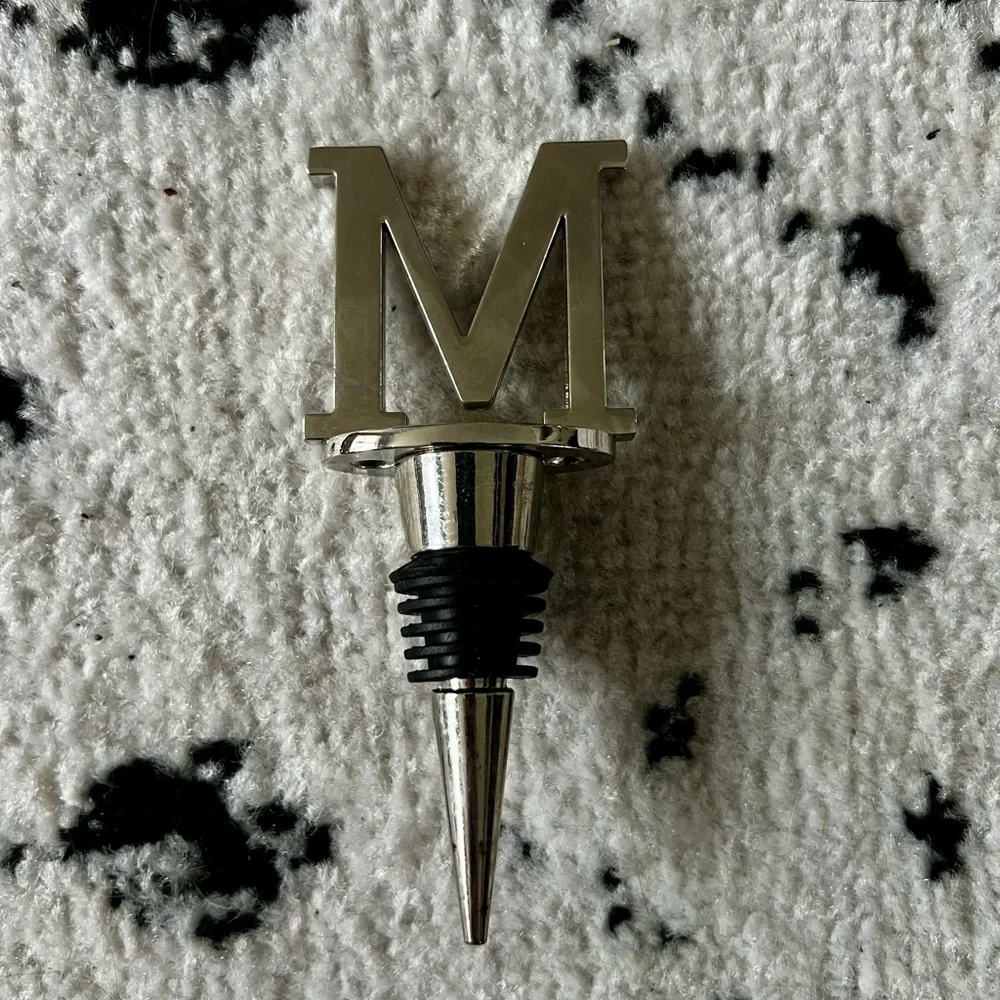 M letter wine stopper